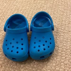 Crocs size 5 toddler. Blue